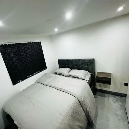Perfect Stay Near Manchester Airport Wythenshawe Room photo