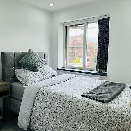 Perfect Stay Near Manchester Airport Wythenshawe Room photo